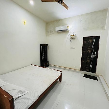 Shreenathji Haveli Hotel Naimisharanya Exterior photo