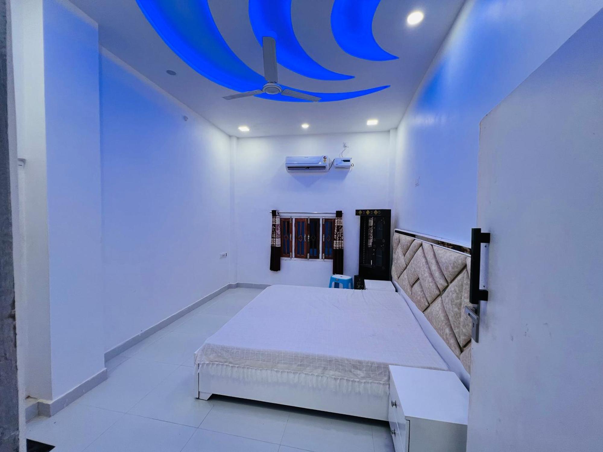 Shreenathji Haveli Hotel Naimisharanya Exterior photo